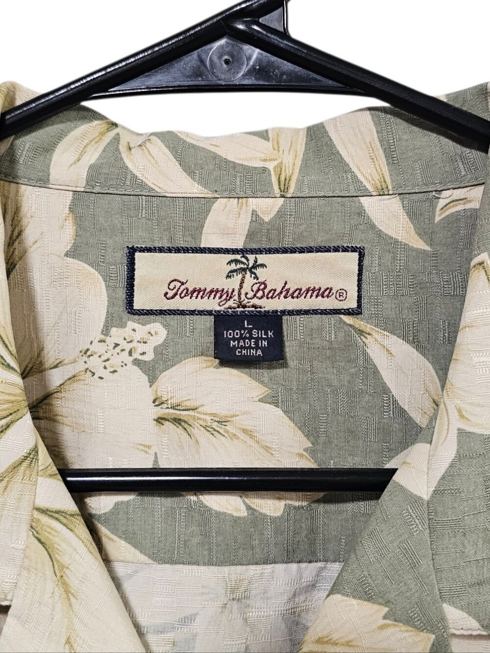 Tommy Bahama Men's 100% Silk Hawaiian Print Short Sleeve Button Down Size L - Picture 3 of 5